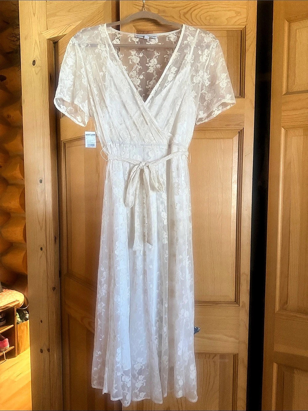 Beyond the Radar Floral Lace Maxi Dress Size Medium NWT